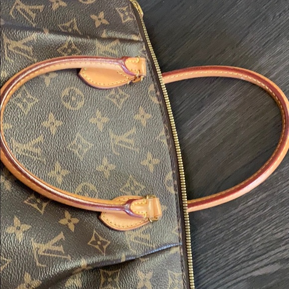 Eye catching 💓LV crossbody💓 - Picture 15 of 16